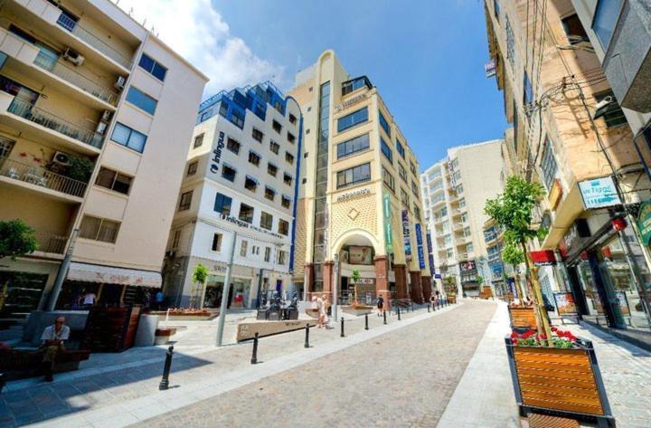 Prime Location Apartment With Side Seaviews Sliema Exterior foto
